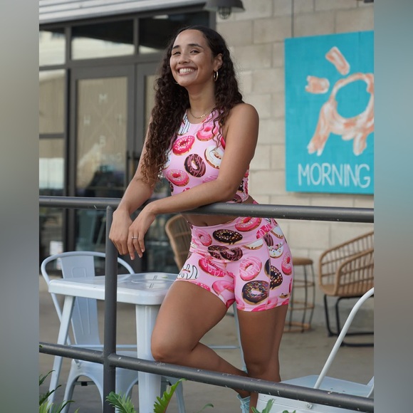 Muscles and Donuts - EUC Pink Donut Athletic Shorts with Pockets Size Large - Picture 3 of 14